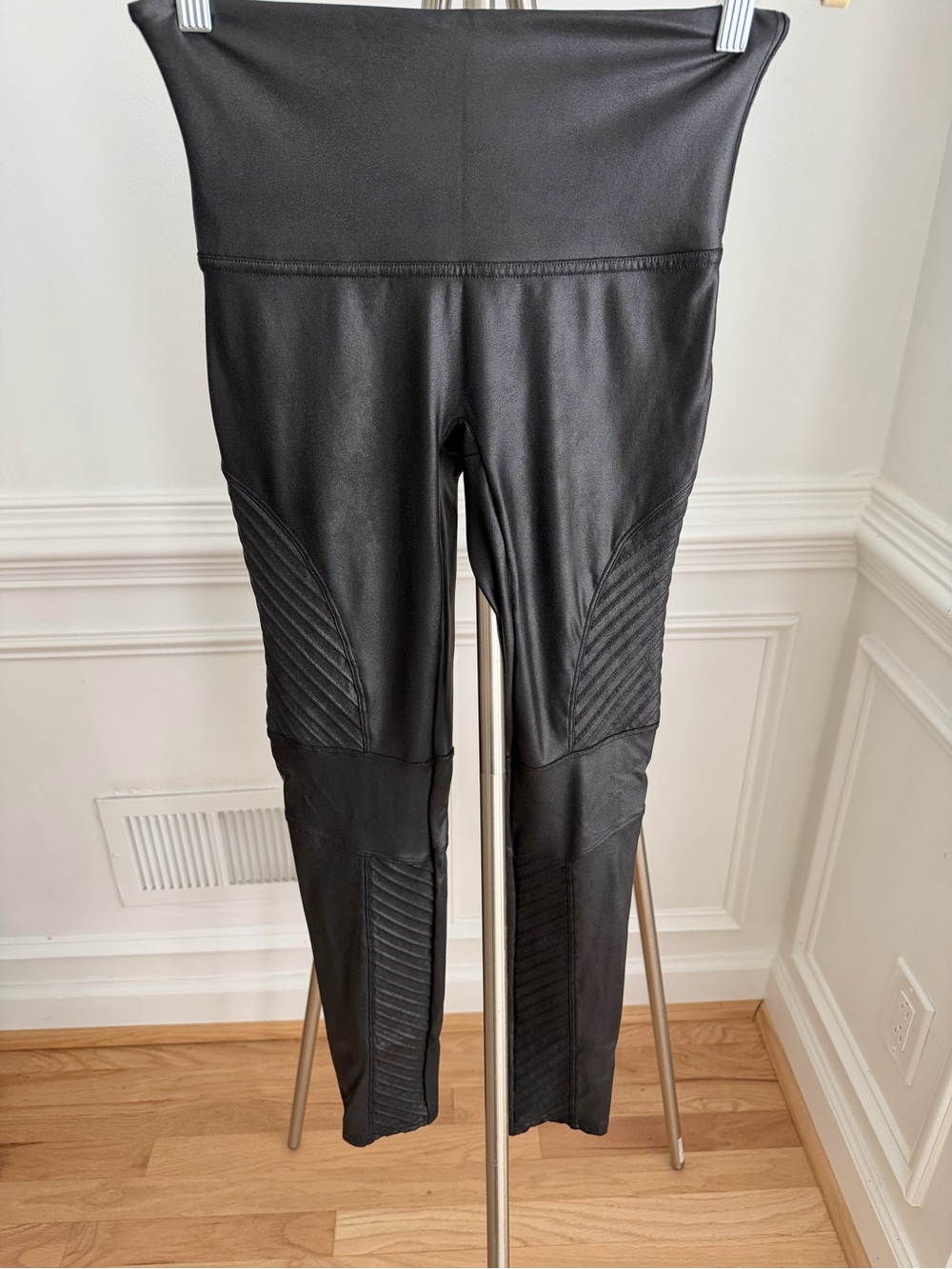 SPANX Moto Faux Leather Leggings in Black Size Large - Picture 4 of 9